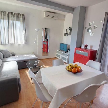 Apartman Pula Exteriör bild