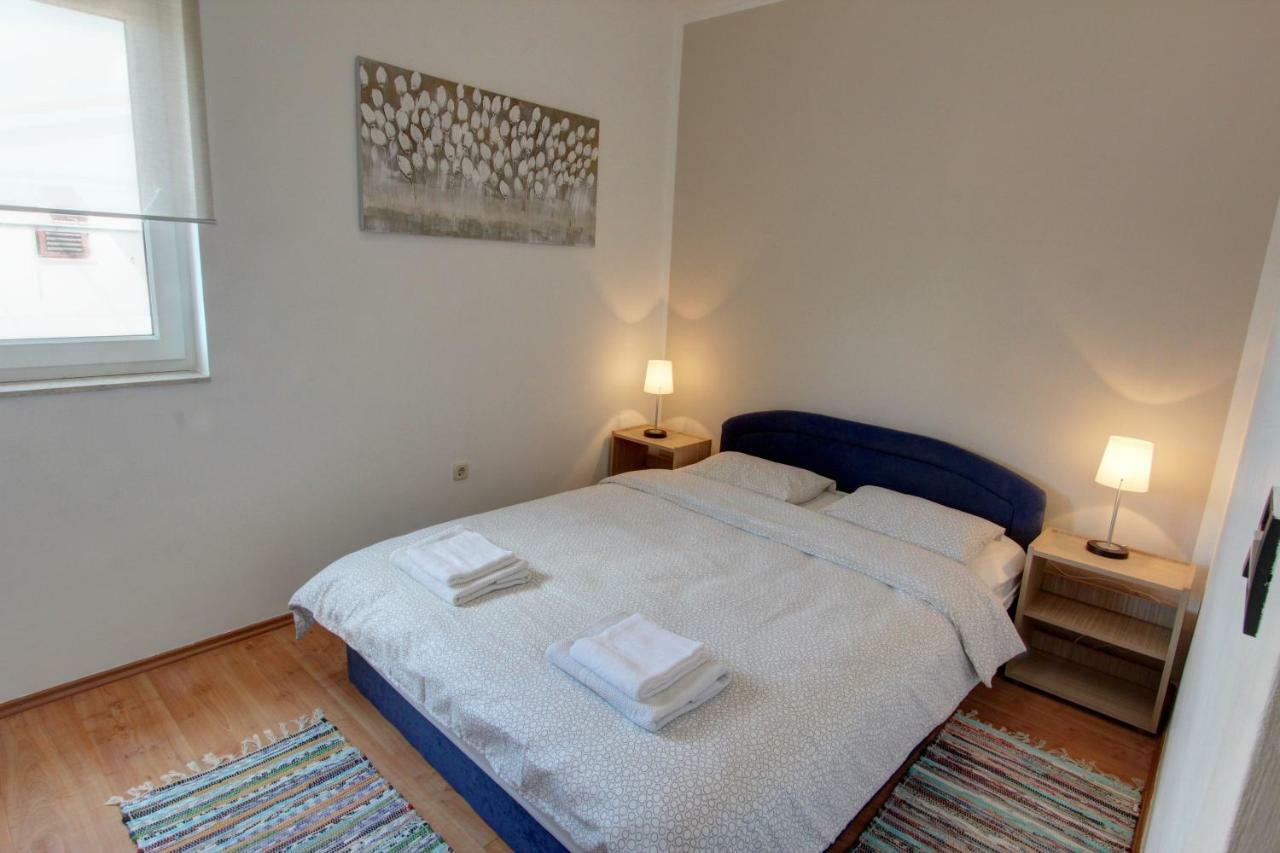 Apartman Pula Exteriör bild