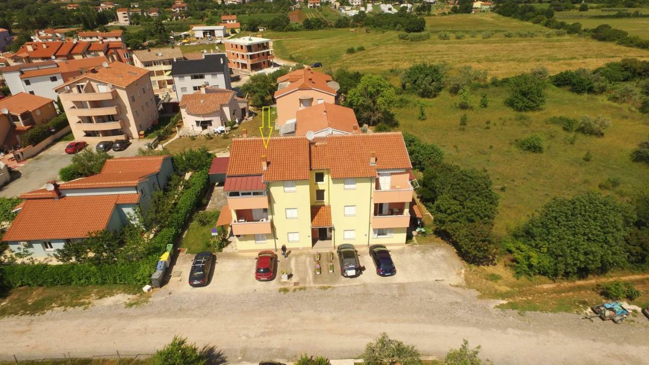 Apartman Pula Exteriör bild